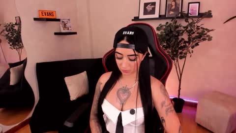 Emmy Evans  online show from November 4, 7:46 pm