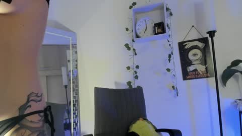 Snapshot of emperatriiiz chatting on January 7, 12:03 am Emperatriz online show from January 7, 12:03 am