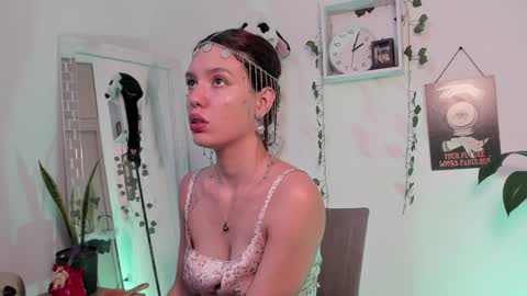 Snapshot of emperatriiiz chatting on January 20, 7:04 pm Emperatriz online show from January 20, 7:04 pm