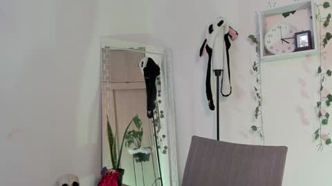 Snapshot of emperatriiiz chatting on February 7, 9:15 pm Emperatriz online show from February 7, 9:15 pm