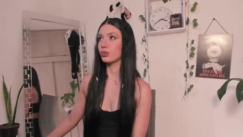 Snapshot of emperatriiiz chatting on February 10, 8:42 pm Emperatriz online show from February 10, 8:42 pm