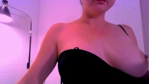 Snapshot of empierce chatting on July 29, 2:43 am M online show from July 29, 2:43 am