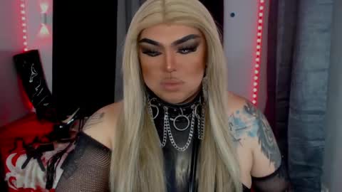 Snapshot of empressmichellexx chatting on April 25, 5:43 pm Mistress Michelle online show from April 25, 5:43 pm