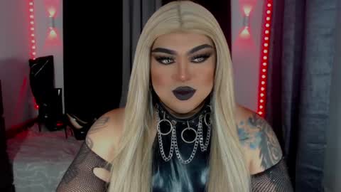 Snapshot of empressmichellexx chatting on May 11, 3:01 am Mistress Michelle online show from May 11, 3:01 am