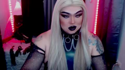 Snapshot of empressmichellexx chatting on May 15, 1:34 am Mistress Michelle online show from May 15, 1:34 am