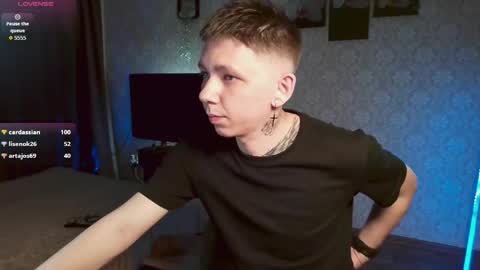 emveeboy96 online show from May 18, 8:47 pm