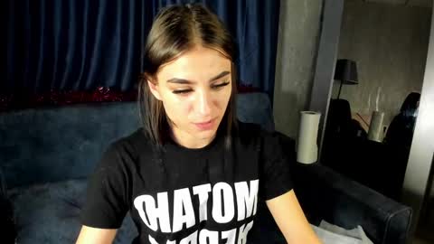 Snapshot of emy__angel chatting on December 16, 8:31 am emy__angel online show from December 16, 8:31 am