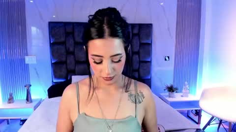 Snapshot of emy_fg chatting on May 27, 7:44 pm Emy online show from May 27, 7:44 pm