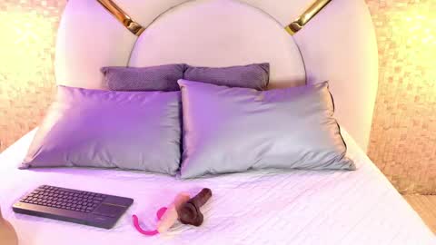 Emy  online show from April 15, 11:39 am