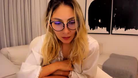 emyconneer online show from January 24, 1:35 am