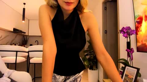 emyconneer online show from March 1, 12:17 am