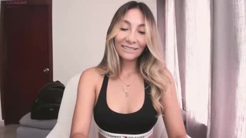 emyconneer online show from October 15, 6:19 pm