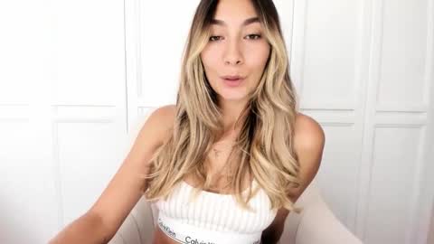 emyconneer online show from January 10, 5:26 pm