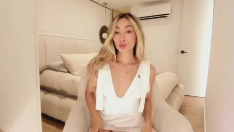 emyconneer online show from July 5, 5:20 pm