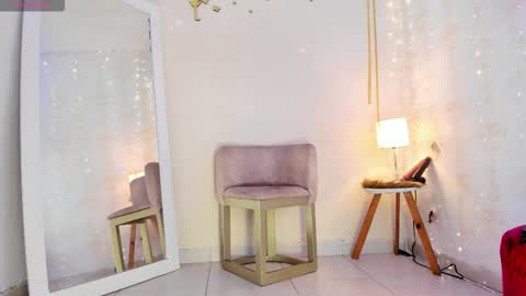 EMYLY  online show from November 25, 8:09 pm