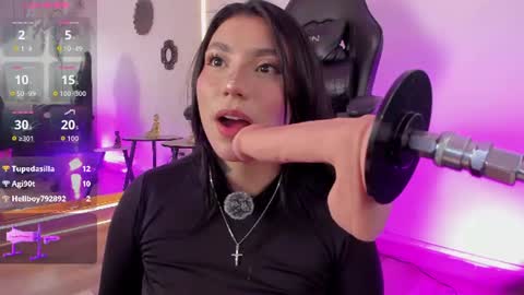 Snapshot of emywilliams25 chatting on July 8, 6:34 pm Emy Williams online show from July 8, 6:34 pm
