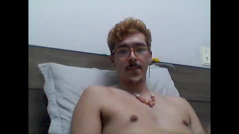 Snapshot of en11gma chatting on March 15, 3:23 am en11gma online show from March 15, 3:23 am