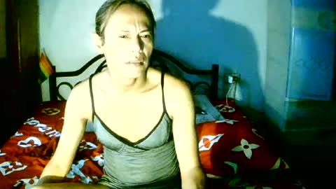 Snapshot of encantadats chatting on June 14, 6:59 am CHUN LY online show from June 14, 6:59 am