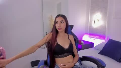 Snapshot of enchanted_doll_ chatting on May 20, 7:42 pm Valentina online show from May 20, 7:42 pm