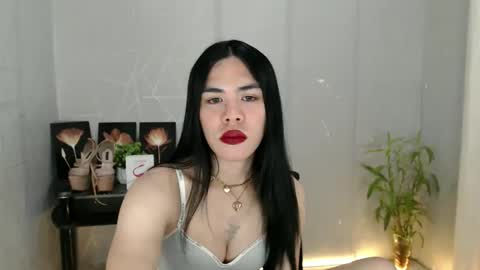 enchantress_mia03 online show from May 28, 1:30 pm