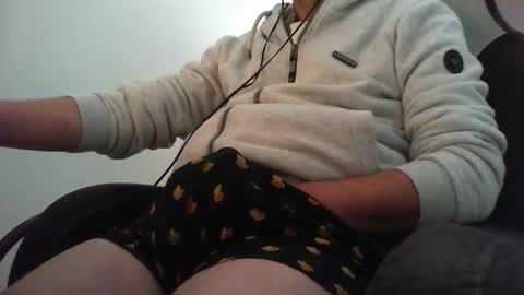 Snapshot of endearment115 chatting on December 1, 10:10 pm endearment115 online show from December 1, 10:10 pm