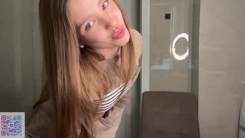 Snapshot of endlessmia chatting on December 6, 9:46 pm Mia online show from December 6, 9:46 pm