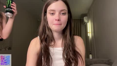 Snapshot of endlessmia chatting on January 29, 12:54 am Mia online show from January 29, 12:54 am