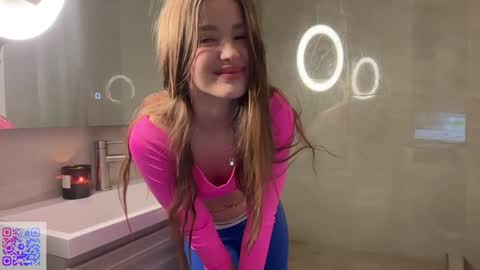 Snapshot of endlessmia chatting on February 7, 9:04 pm Mia online show from February 7, 9:04 pm