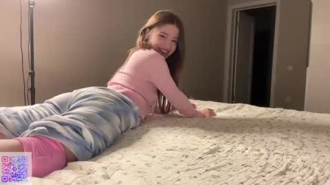 Snapshot of endlessmia chatting on February 20, 9:42 pm Mia online show from February 20, 9:42 pm