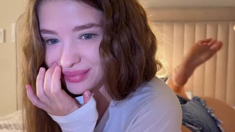 Snapshot of endlessmia chatting on March 5, 12:17 am Mia online show from March 5, 12:17 am