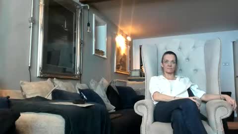 Snapshot of englishcouple81 chatting on March 8, 5:00 am englishcouple81 online show from March 8, 5:00 am