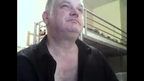 Snapshot of englishguysurrey chatting on September 18, 8:33 pm englishguysurrey online show from September 18, 8:33 pm