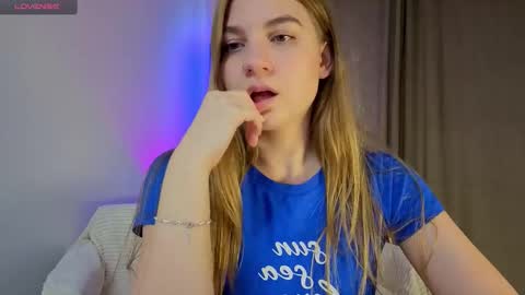 Snapshot of enjoyeverymoment_ chatting on October 6, 1:19 pm enjoyeverymoment_ online show from October 6, 1:19 pm