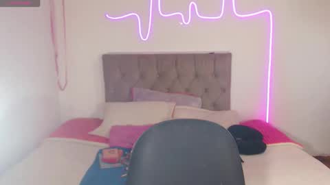 Snapshot of enma_gill chatting on December 16, 1:43 pm Enma Rojas online show from December 16, 1:43 pm