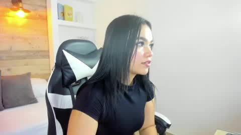 Snapshot of enma_grundy chatting on April 23, 1:24 pm E N M A online show from April 23, 1:24 pm