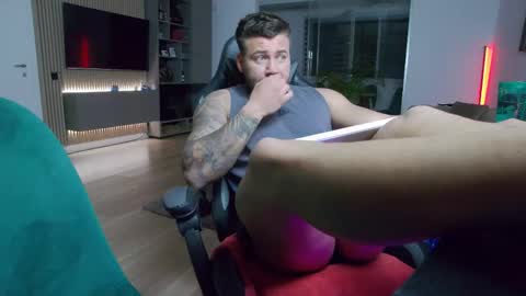 Erik online show from April 15, 7:58 pm