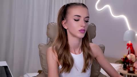 entya online show from December 15, 7:01 am