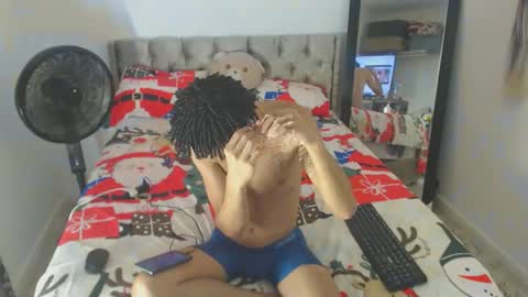 Snapshot of enyer_twin chatting on December 17, 11:33 pm enyer_twin online show from December 17, 11:33 pm