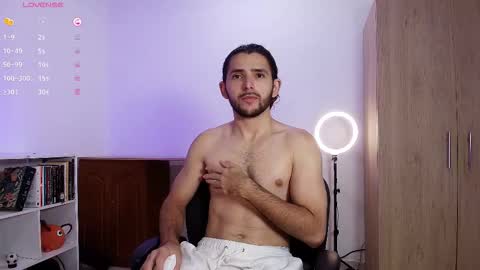 Snapshot of enzo_moretii chatting on November 2, 6:49 am enzo_moretii online show from November 2, 6:49 am