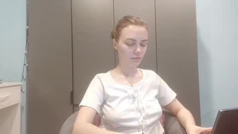 Snapshot of eracloke chatting on February 9, 1:31 am Lily online show from February 9, 1:31 am