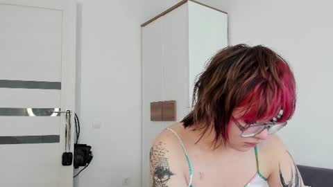 Snapshot of erapody chatting on June 24, 6:23 am Venice online show from June 24, 6:23 am