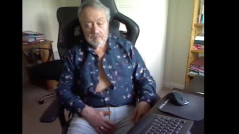 erasmus_d online show from March 15, 5:52 pm