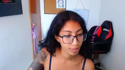Snapshot of eren_mikasa chatting on June 8, 3:23 pm sofia online show from June 8, 3:23 pm
