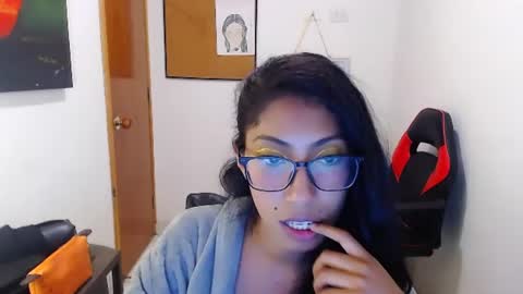 Snapshot of eren_mikasa chatting on June 22, 12:13 am sofia online show from June 22, 12:13 am