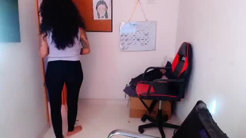 Snapshot of eren_mikasa chatting on June 28, 9:21 pm sofia online show from June 28, 9:21 pm