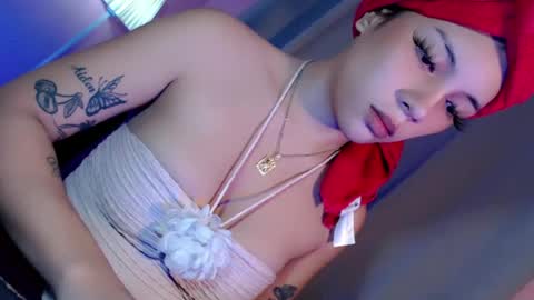 Snapshot of erica_walker chatting on July 14, 1:17 pm erica_walker online show from July 14, 1:17 pm