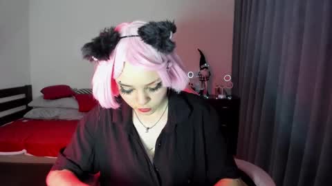 Erica online show from January 6, 7:45 pm