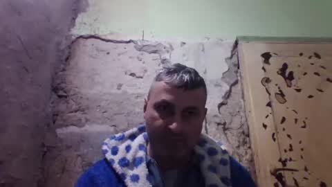 Snapshot of ericboy32 chatting on February 16, 12:40 am eric online show from February 16, 12:40 am