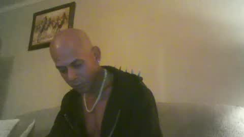 Snapshot of ericcamm chatting on June 25, 12:10 am ericcamm online show from June 25, 12:10 am
