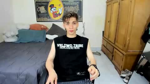 erick_de_rossee online show from March 30, 12:00 am